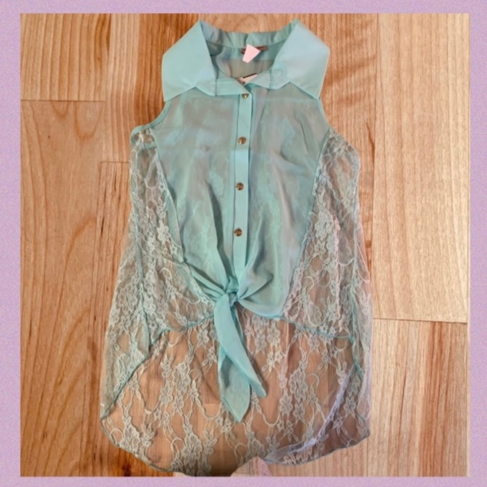 Body Central Mint Green Sheer Back Lace Button Up Tie Top NWT - Picture 2 of 12